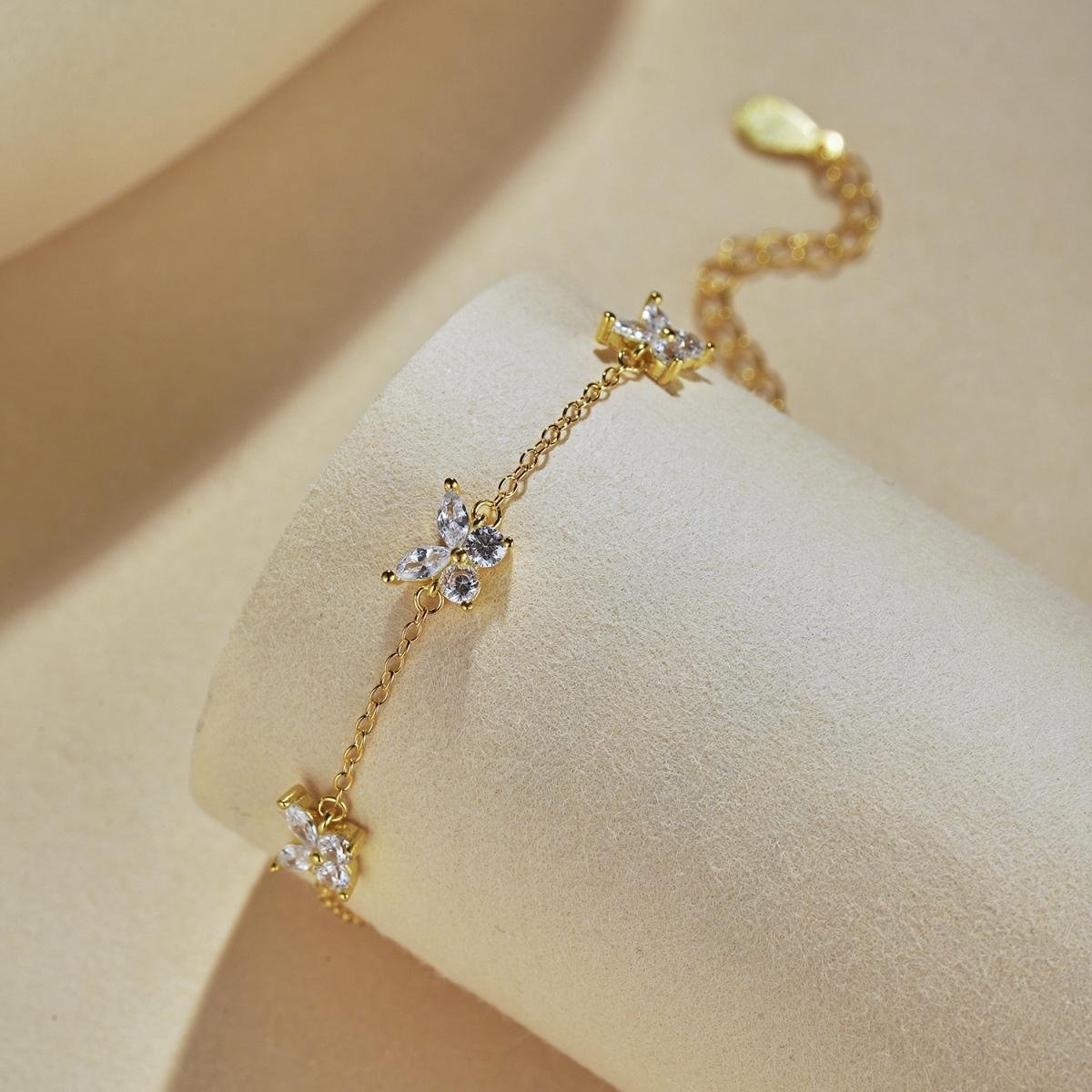 Gold flutter bracelet - Image 3