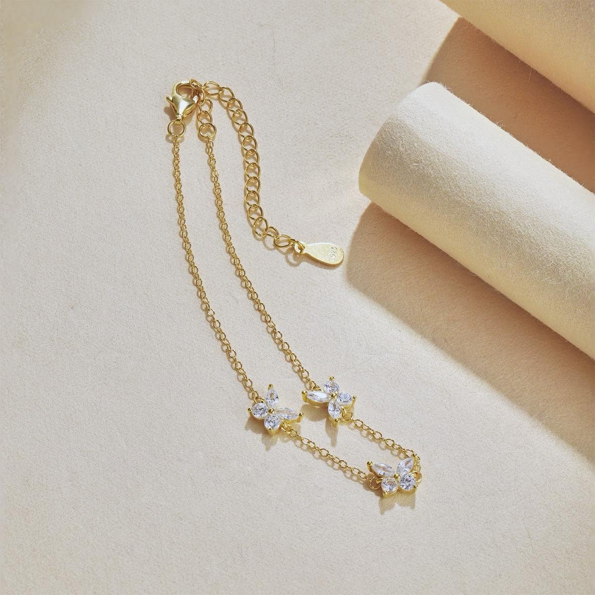 Gold flutter bracelet - Image 4