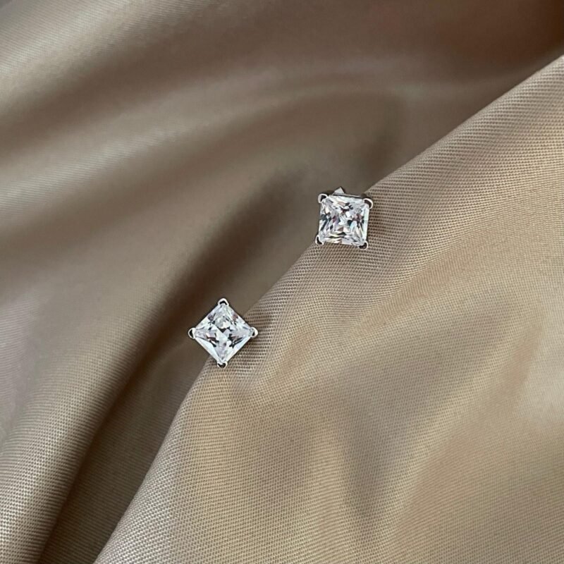 Radiant stud earring - Image 4